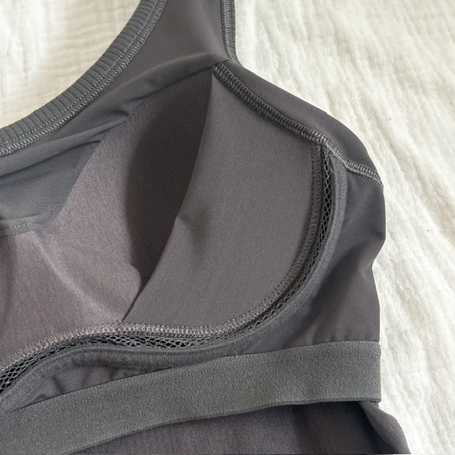 ブラデリスのブラ付きタンクのパネル部分アップの写真