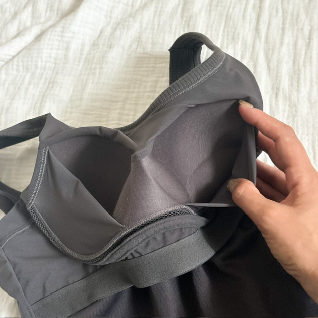 ブラデリスのブラ付きタンクのカップの写真