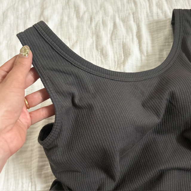 ブラデリスのブラ付きタンクの生地アップの写真