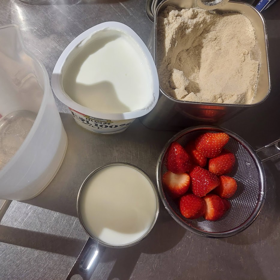 自家製苺　スムージー　苺ヨーグルト