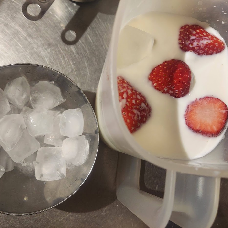 苺スムージー　自家製ドリンク　コポ