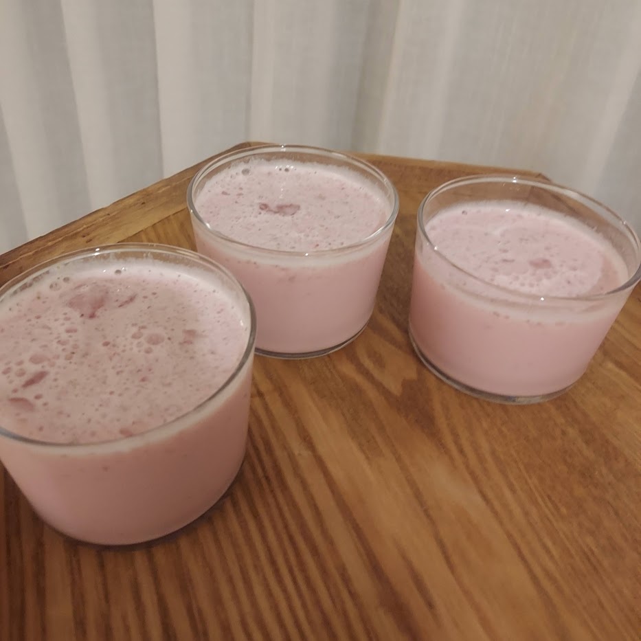 いちごヨーグルトスムージー　自家製ドリンク　コポ