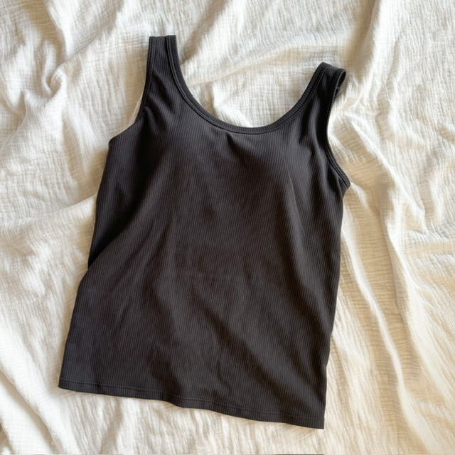 ブラデリスのブラ付きタンクの写真