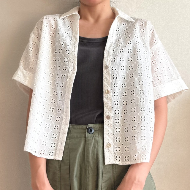 ブラデリスのブラ付きタンクを着用したコーデ写真1