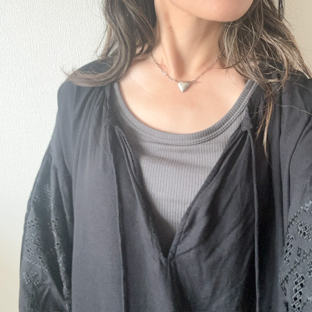 ブラデリスのブラ付きタンクを着用したコーデ写真2