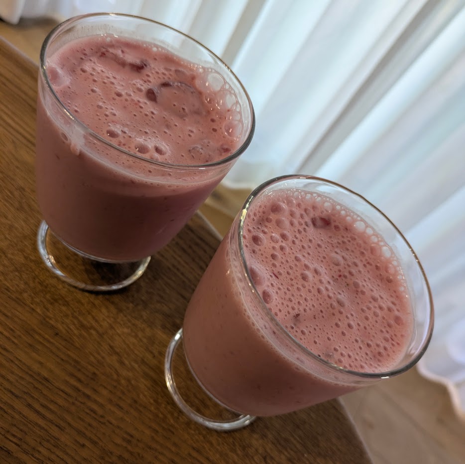 いちごバナナスムージー　自家製ドリンク　コポ
