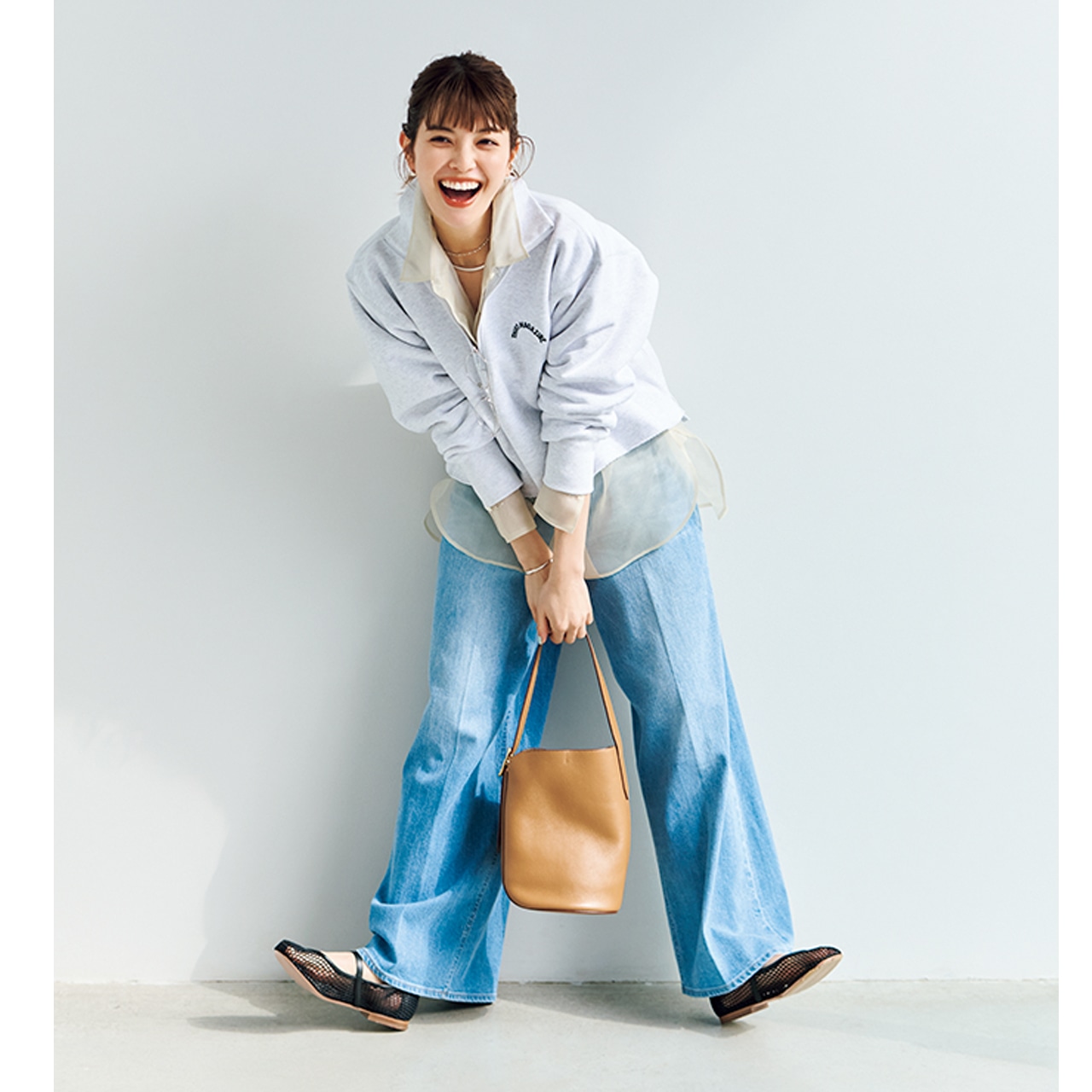 明日なに着る0519　モデル／垣内彩未