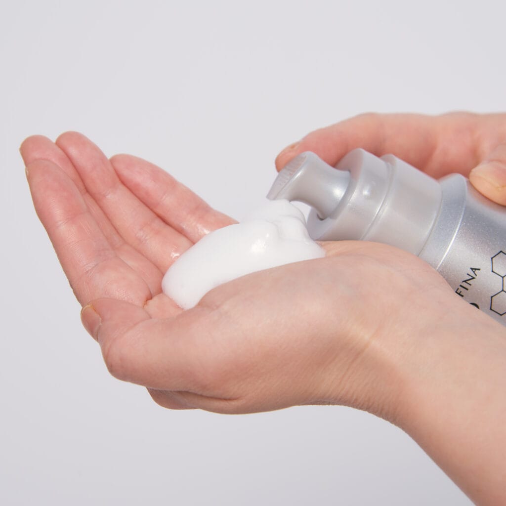 中身は2層式なので、よく振ってから使います。