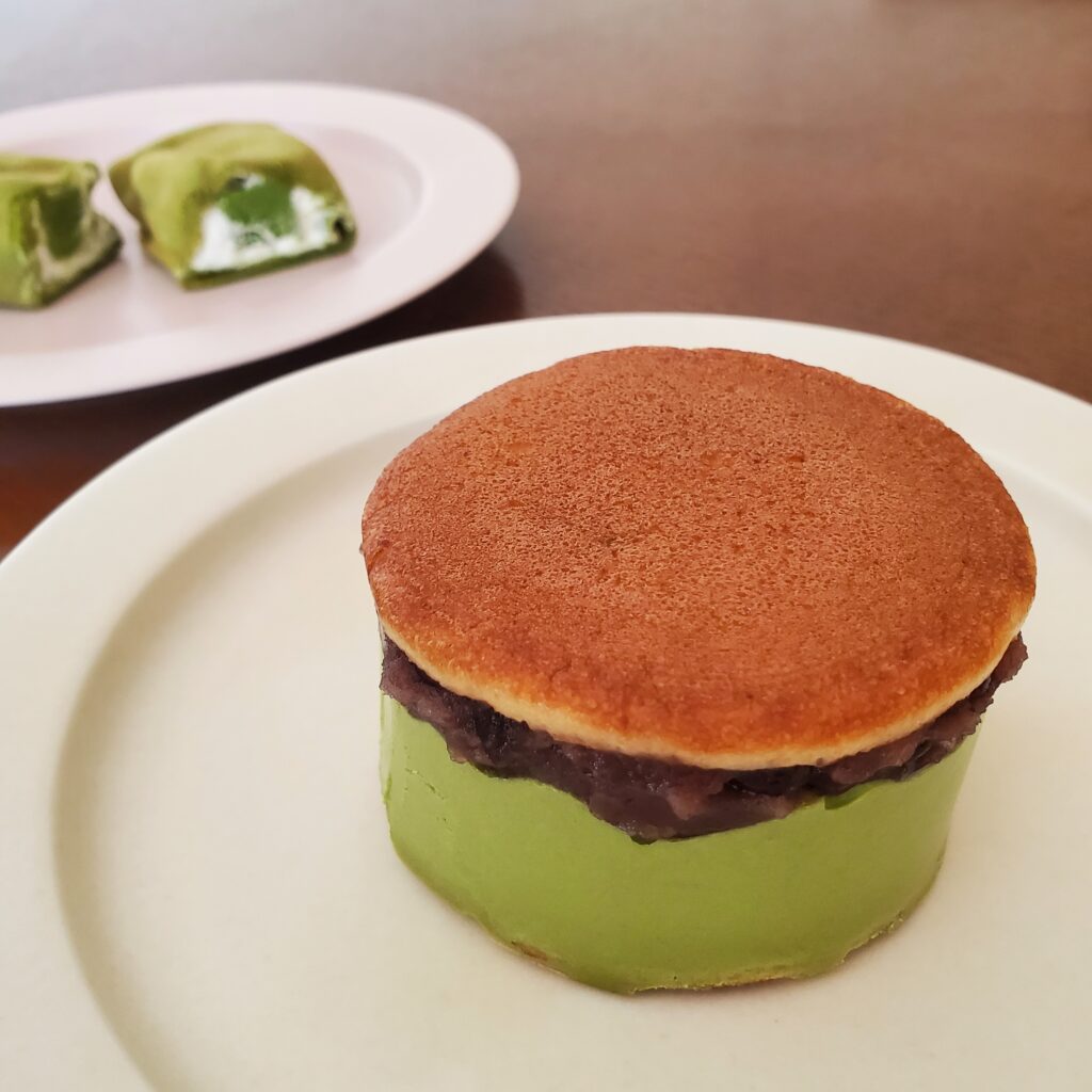 極厚　どら焼きバーガー（宇治抹茶ムース&つぶあん）