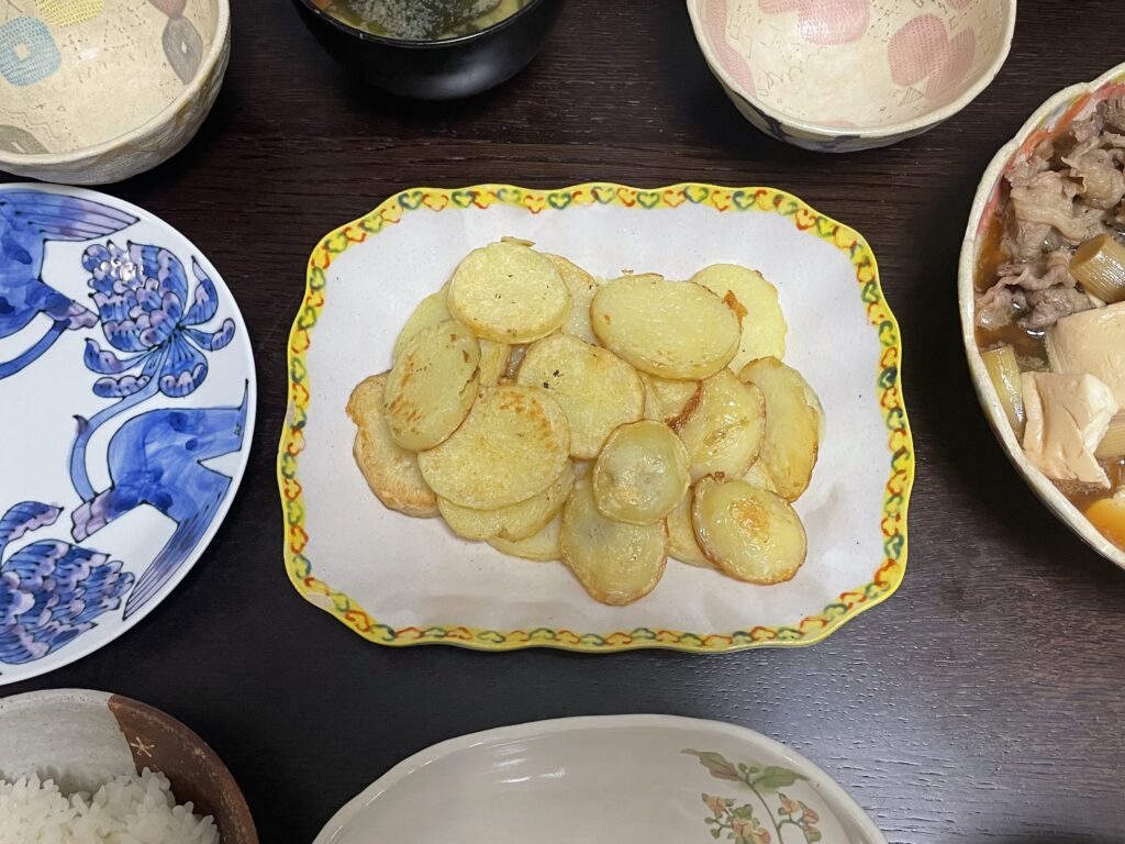 栗原はるみさんレシピ「じゃがいものカリカリソテー」を40代主婦が作ってみた写真。