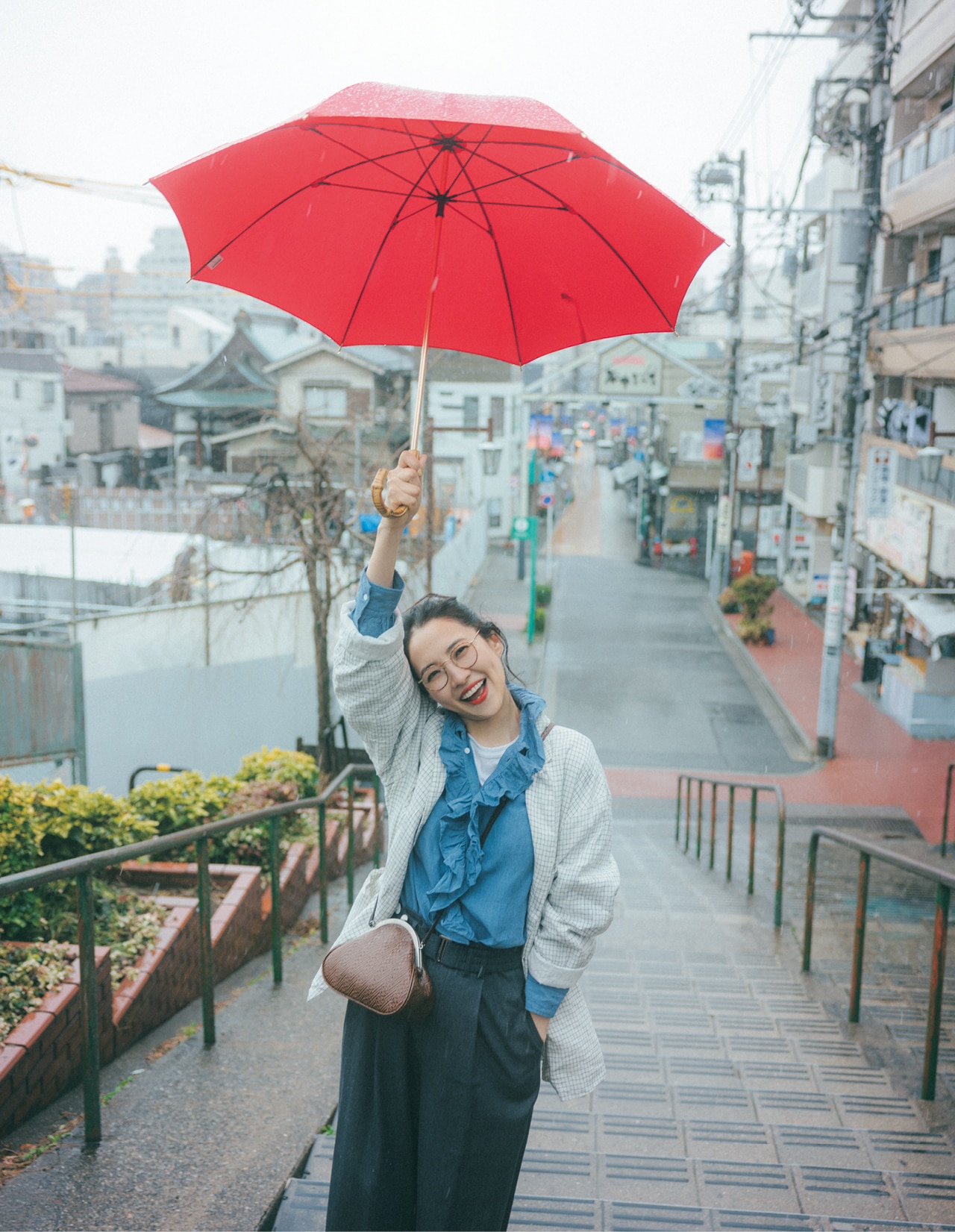 浜島直子さんのシャツ￥53900／トゥジュー 代官山ストア（トゥジュー）のコーデ