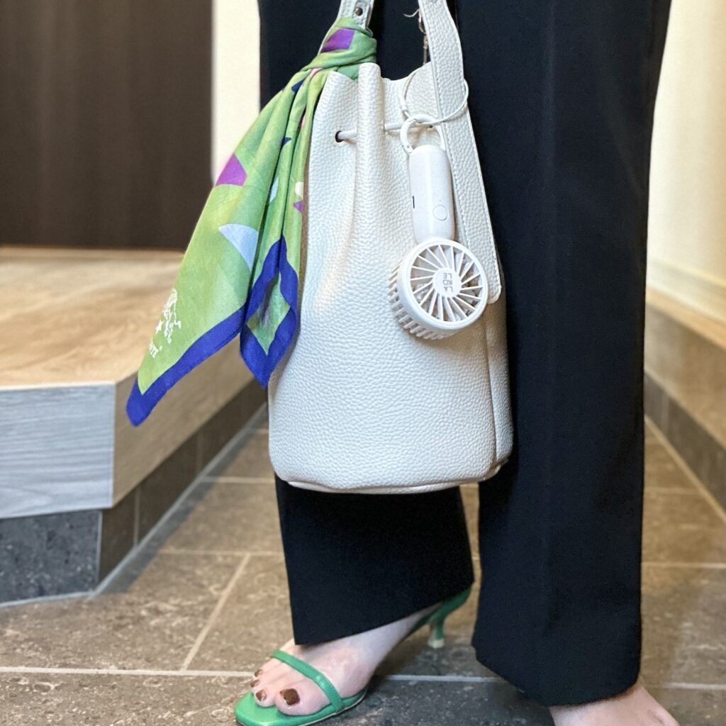 LAKOLE(ラコレ) カラビナ付ハンディファン