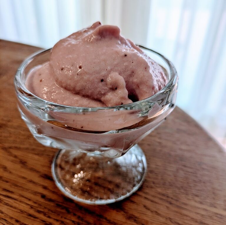 自家製苺のミルクジェラート　コポ　家庭菜園