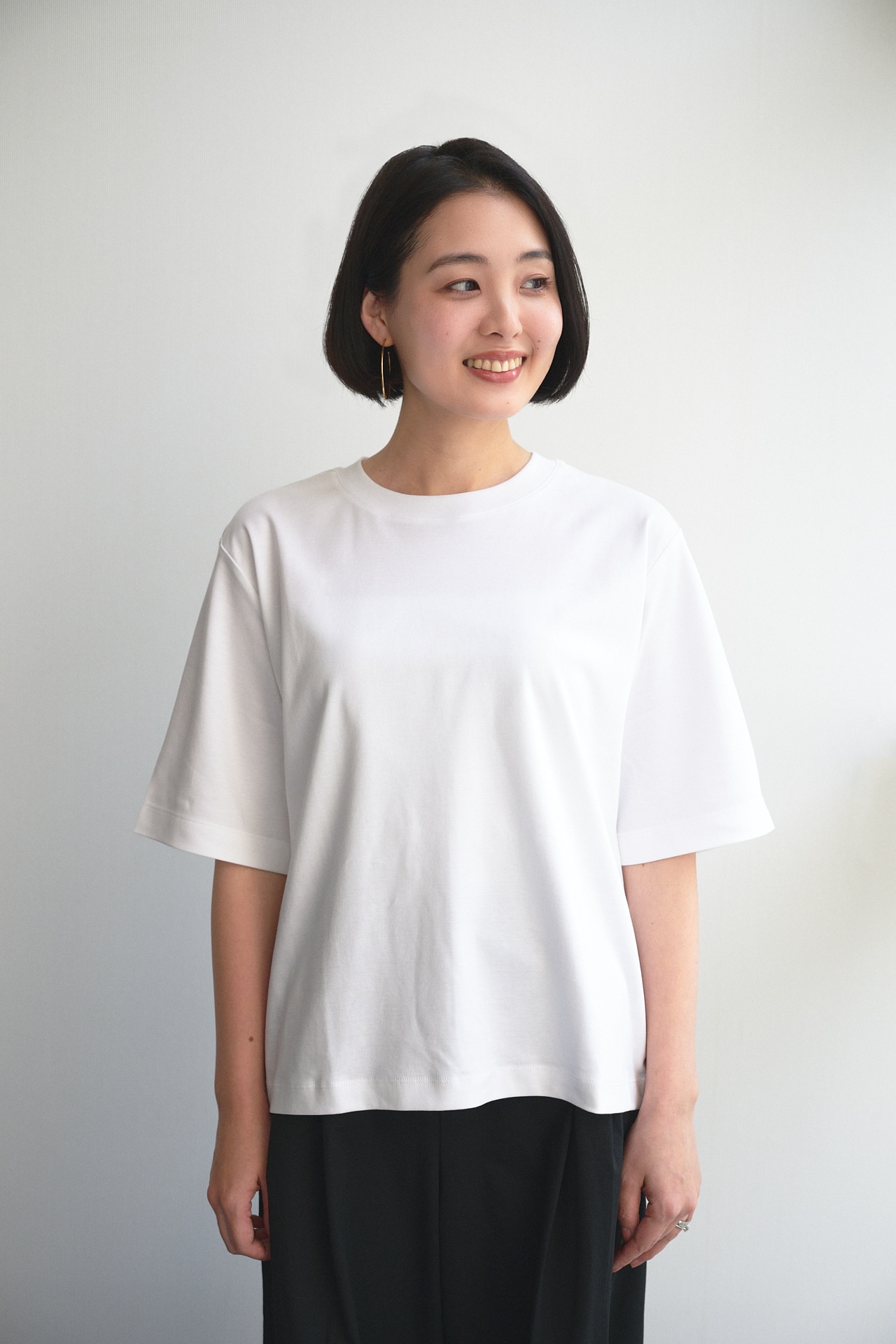 無印良品 涼感UVカット クルーネックワイド半袖Tシャツ着用