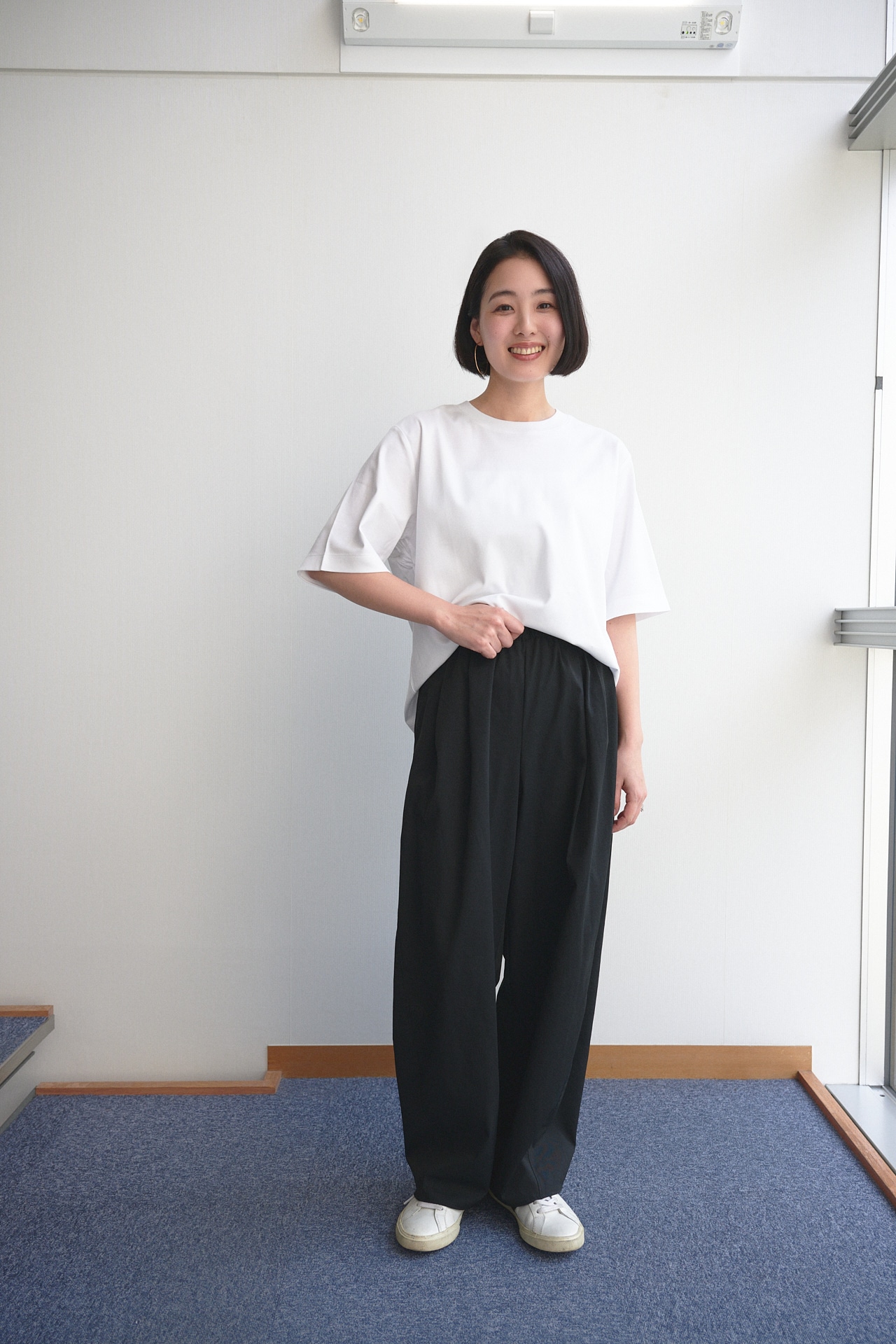 無印良品 涼感UVカット クルーネックワイド半袖Tシャツの全身カット