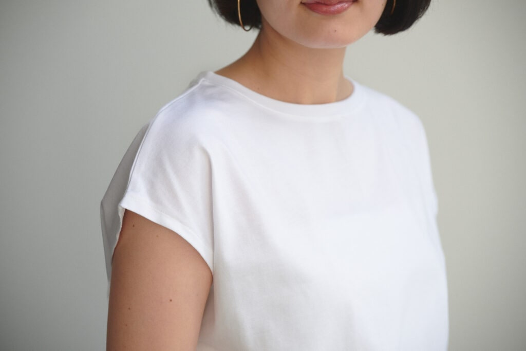 天竺編み フレンチスリーブTシャツの襟元
