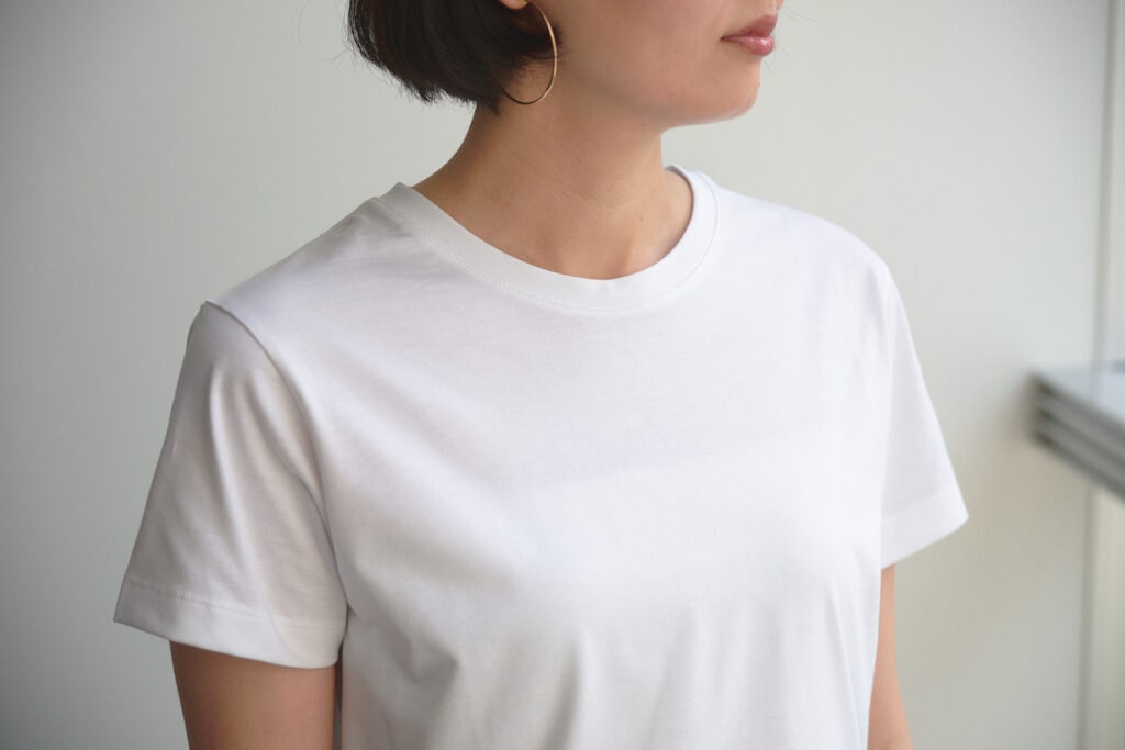 無印良品 天竺編み クルーネック半袖Tシャツの襟元
