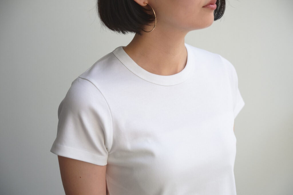 無印良品 涼感汗じみしにくいクルーネック半袖Ｔシャツの襟元