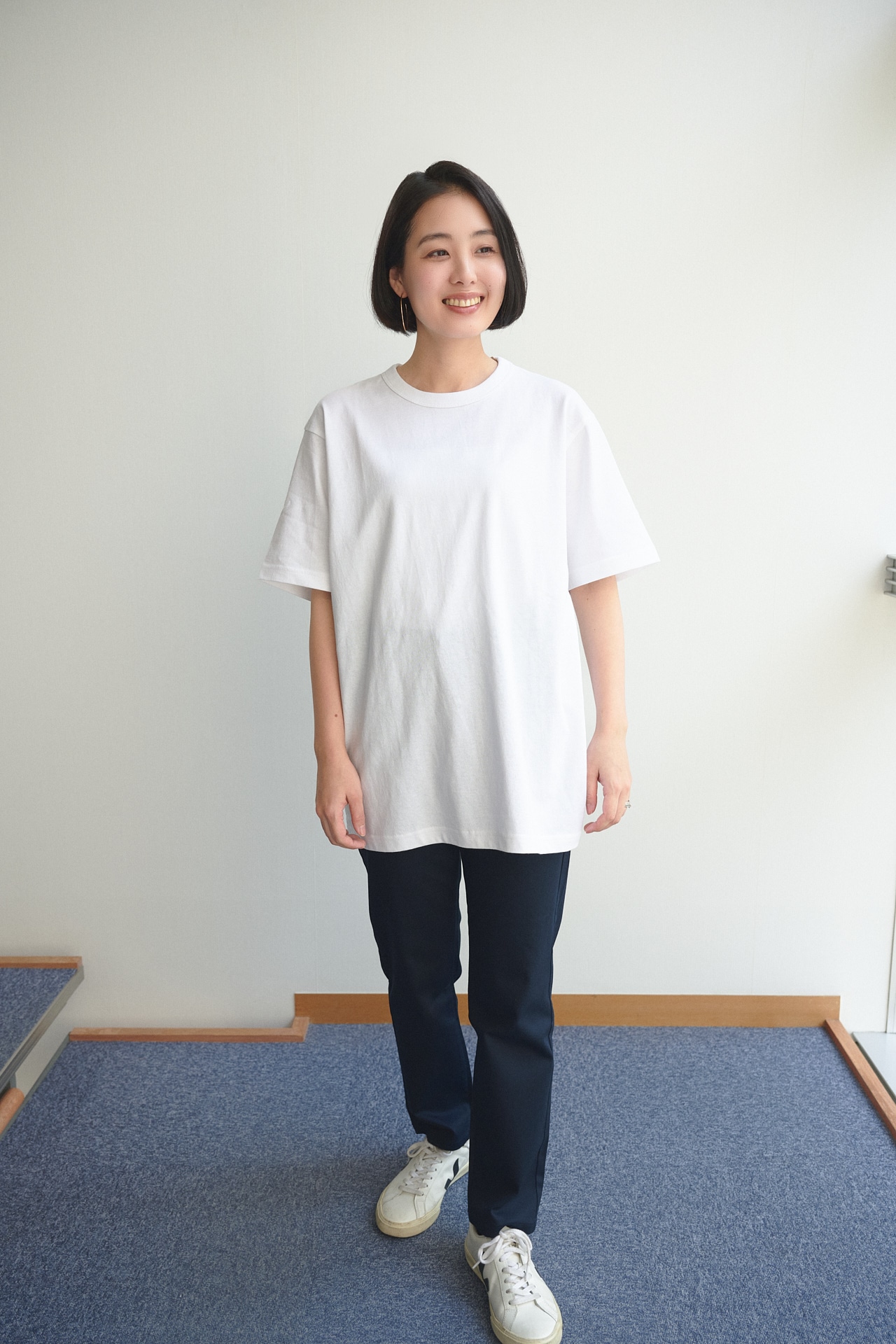 無印良品 洗いざらし太番手クルーネック半袖Tシャツの全身カット