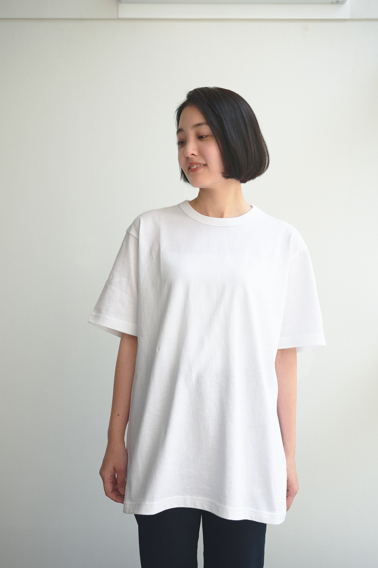 無印良品 洗いざらし太番手クルーネック半袖Tシャツを着用