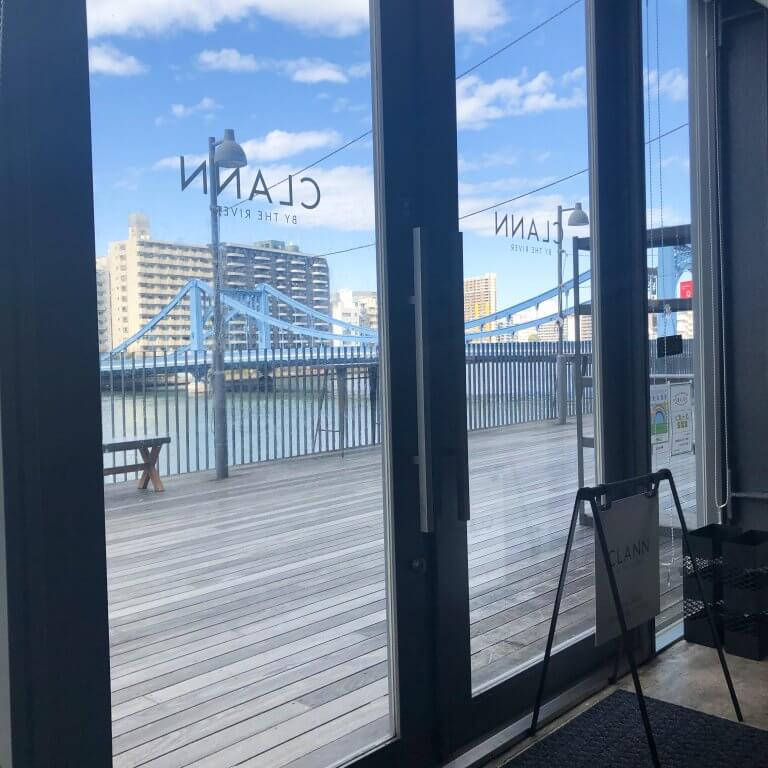 清澄白河「CLANN BY THE RIVER」店内・テラス席