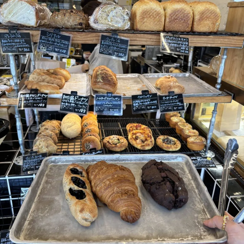 清澄白河「ビースクエアード」パンが並んだところ