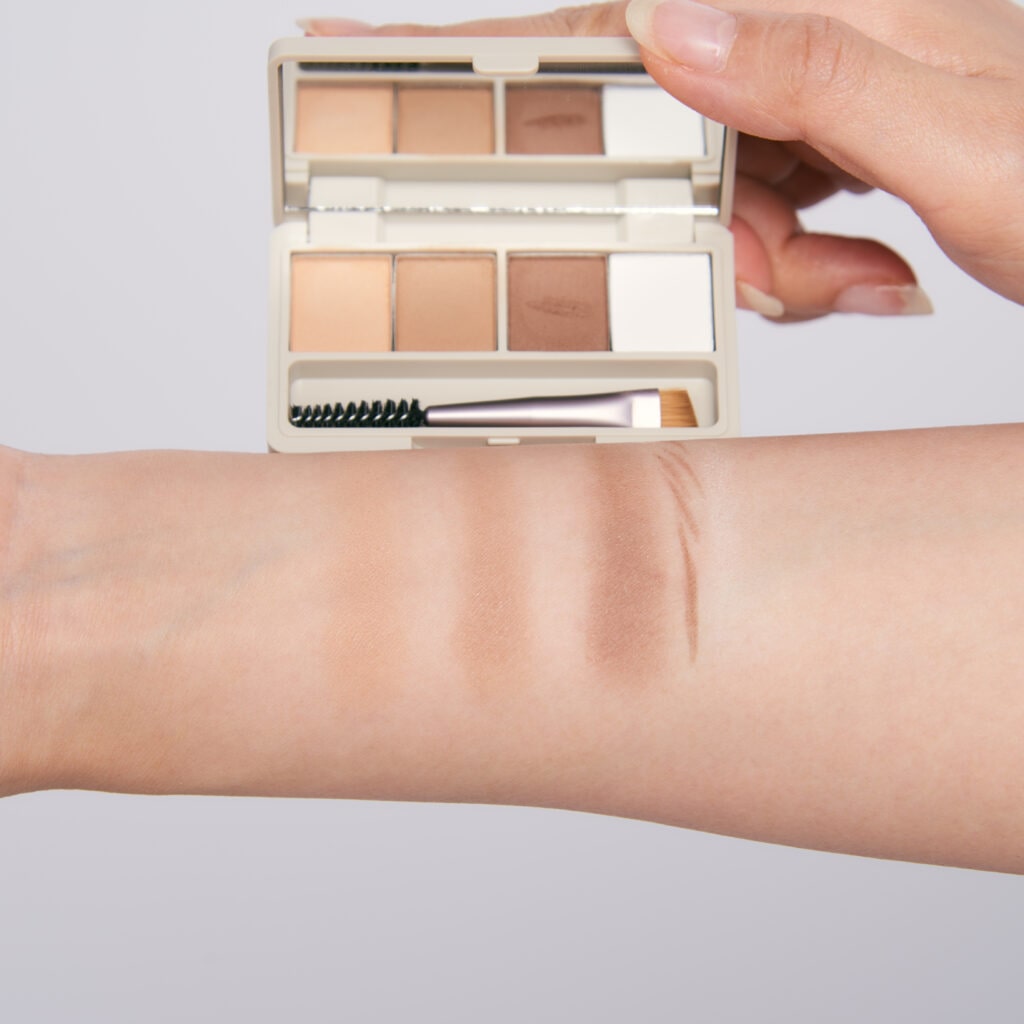 魔法のアイブロウパウダーは…