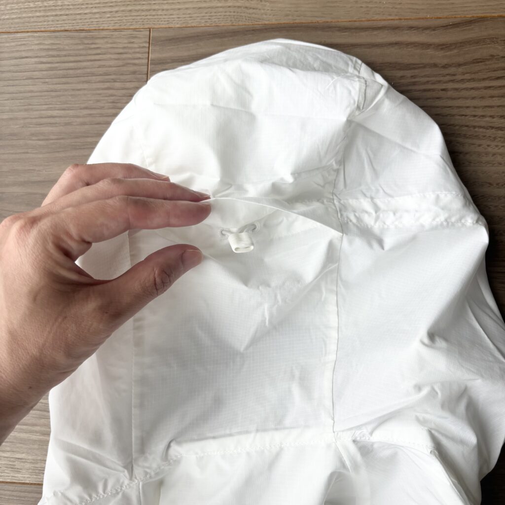 ユニクロ　ポケッタブルUVパーカ