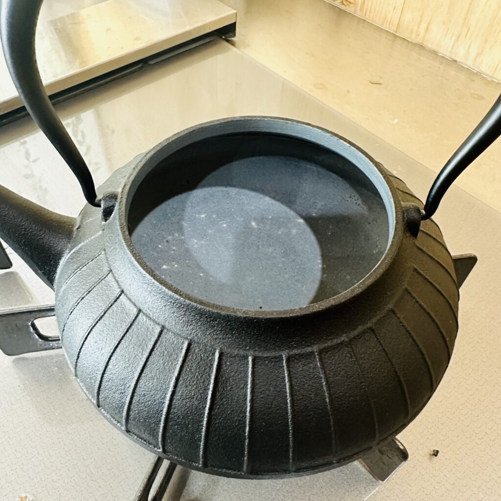 OIGEN　南部鉄器　鉄瓶　八千草