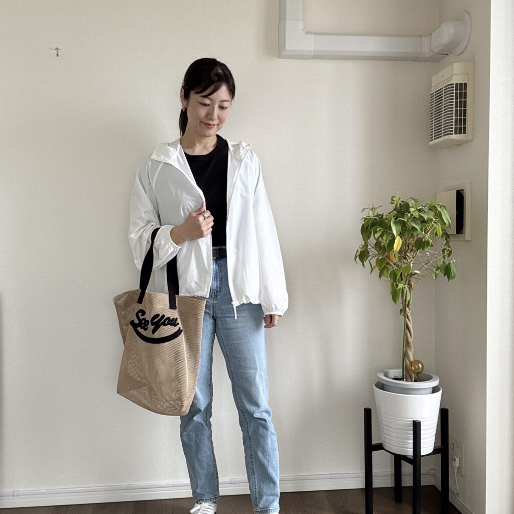 ユニクロ　ポケッタブルUVパーカ