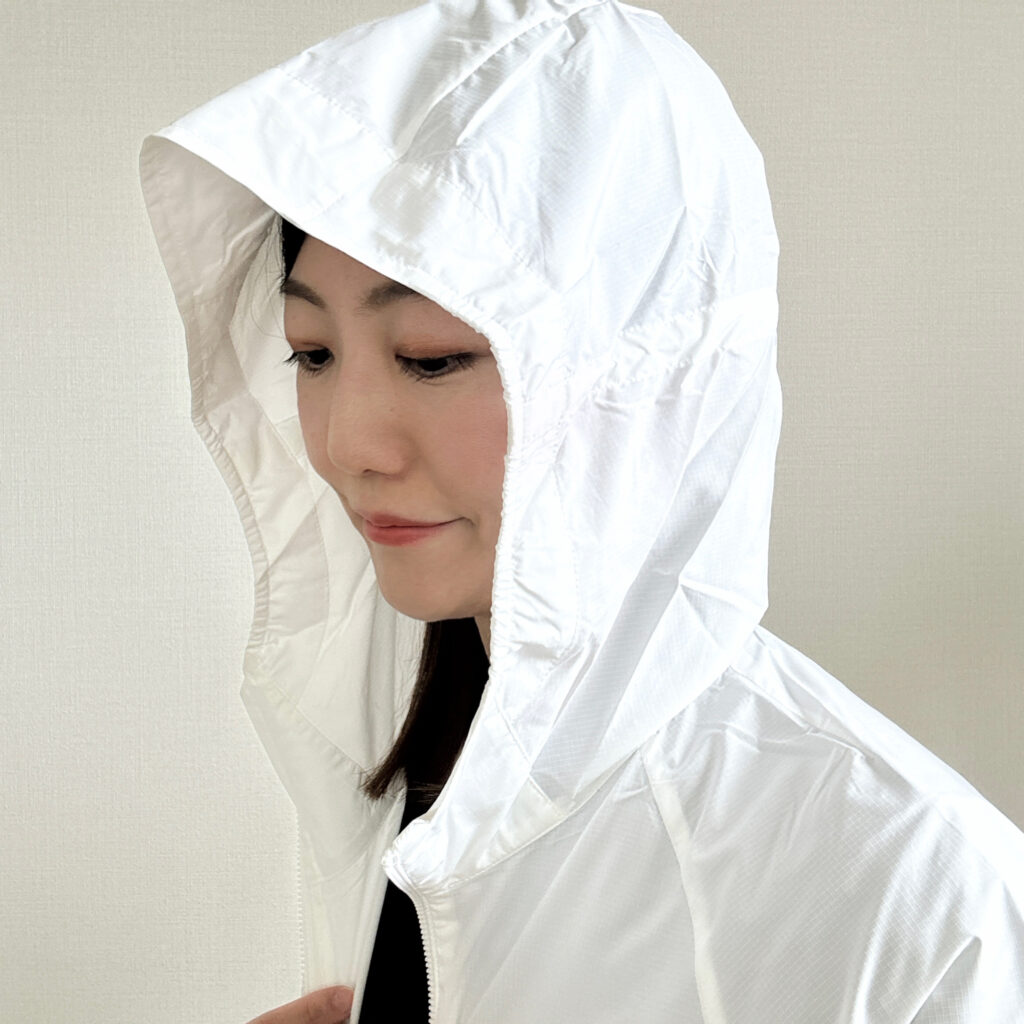 ユニクロ　ポケッタブルUVパーカ