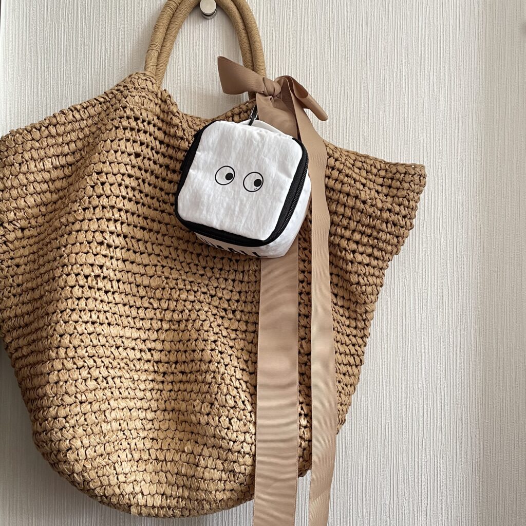 UNIQLO アニヤハインドマーチ　ミニポーチ