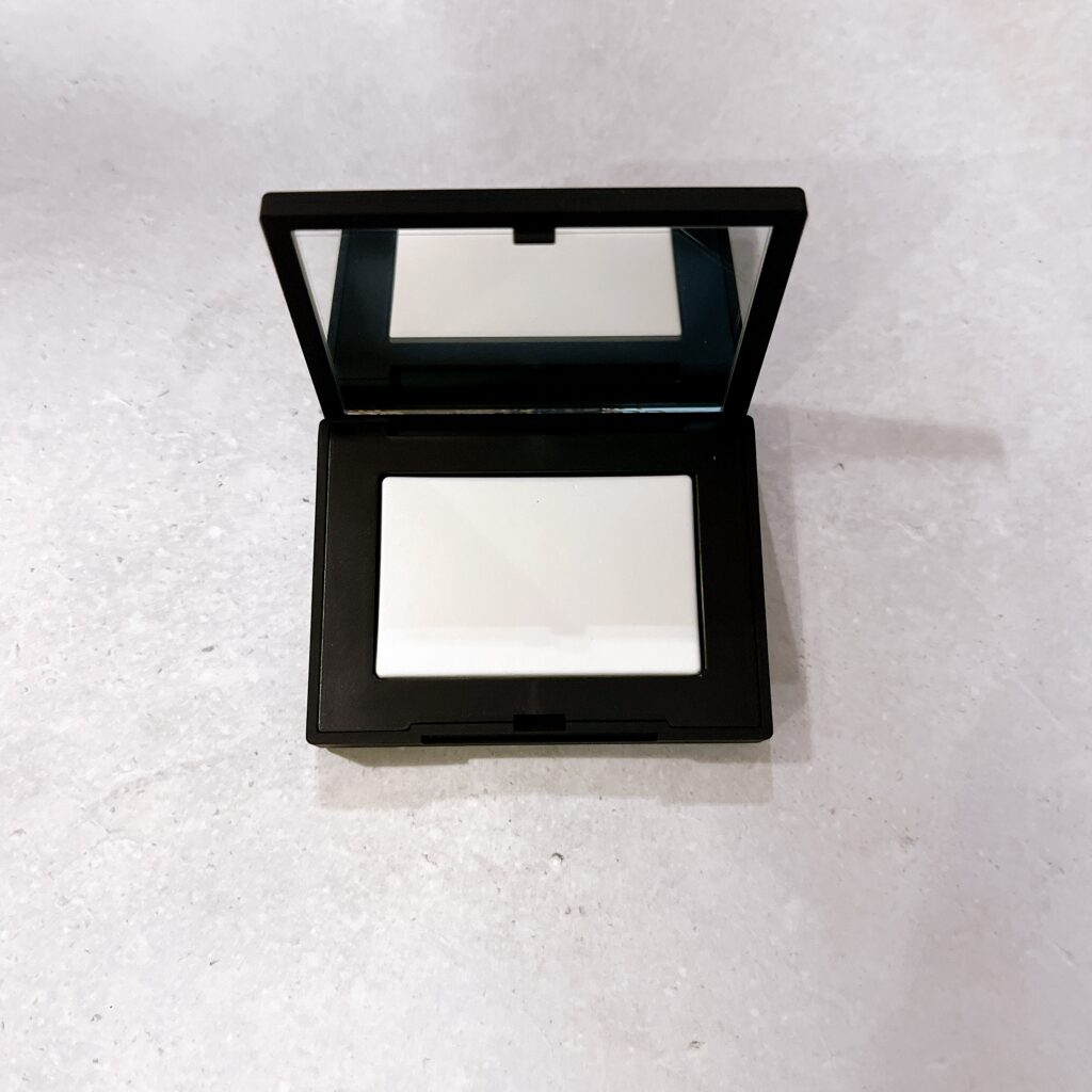 ナーズ　ライトリフティングセッティングパウダー