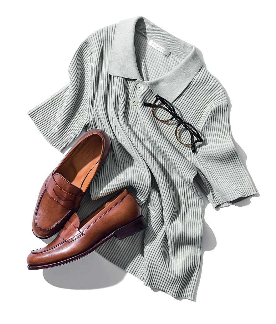 ニット￥29700／ギャルリー・ヴィー 丸の内店（ギャルリー・ヴィー）　メガネ￥42900／アイヴァン 東京ギャラリー（アイヴァン）　　靴￥39600／ジャランスリウァヤ 日本橋（ジャランスリウァヤ）