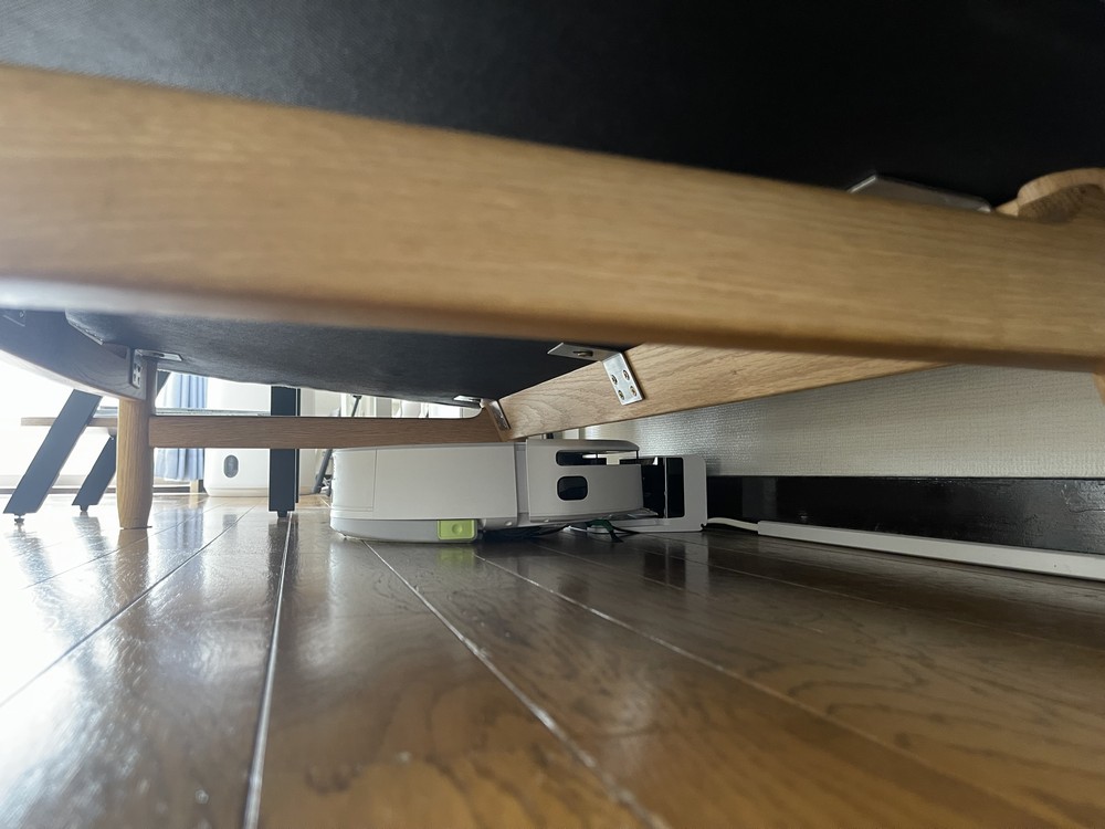 ルンバ ダストコンパクターコンボ 205　ソファ下に収納