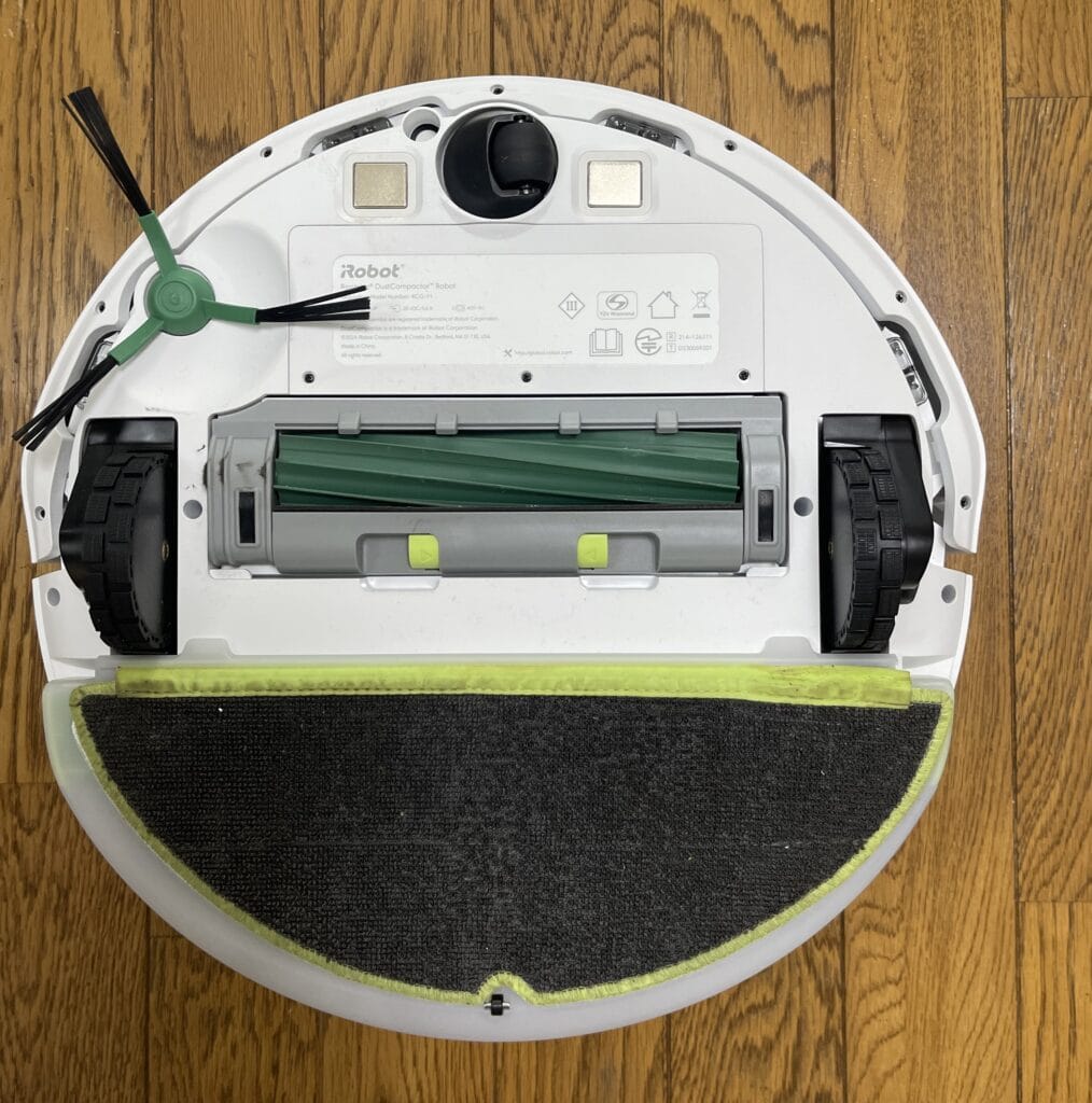 ルンバ ダストコンパクター コンボ205　水タンクに水を入れてモップパッドを装着