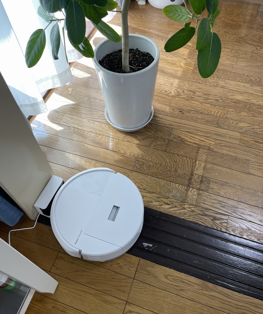 ロボット掃除機 ルンバ ダストコンパクターコンボ 205 　窓際に設置