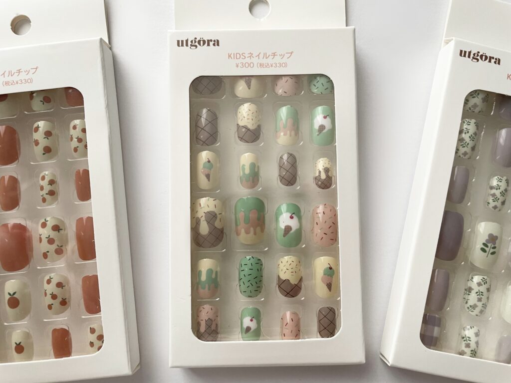 アイスクリーム柄のKIDSネイルチップ。3COINSのもの。