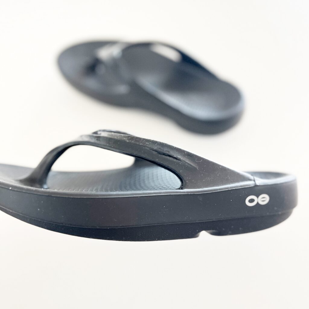 OOFOS リカバリーサンダル　OOLALA