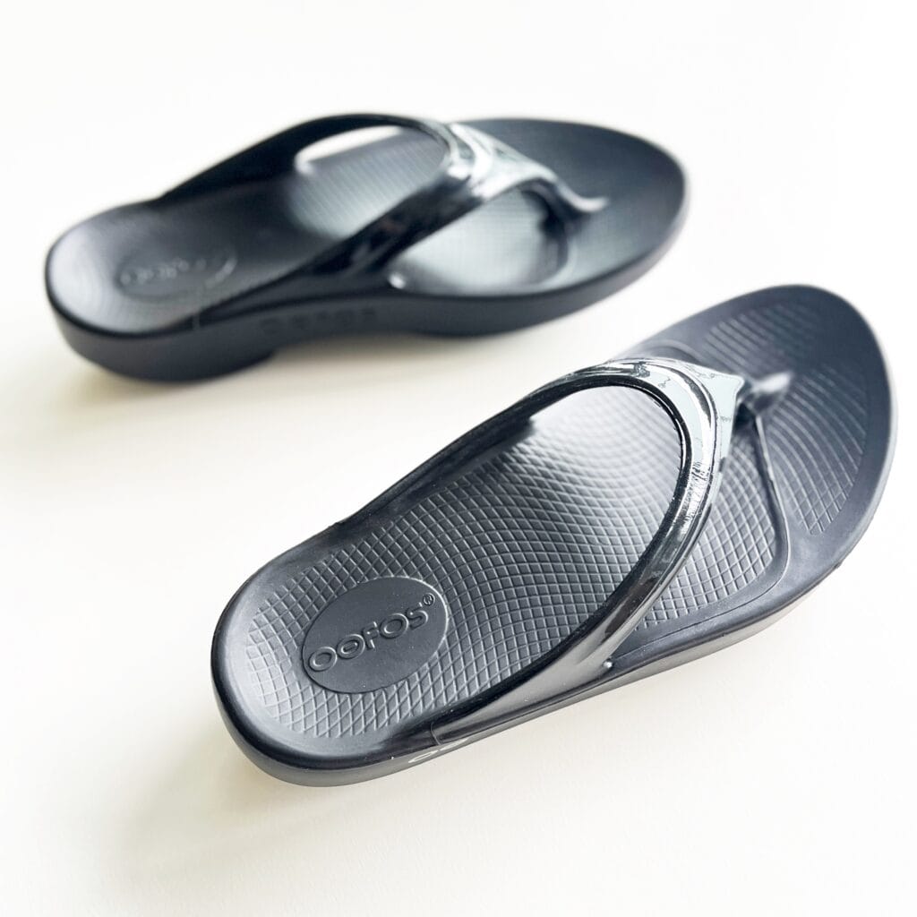 OOFOS リカバリーサンダル　OOLALA