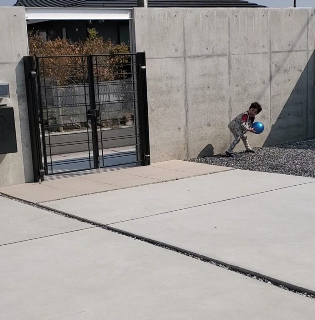 クローズ外構 RC壁　打ち放しコンクリート　LIXIL　YKKAP