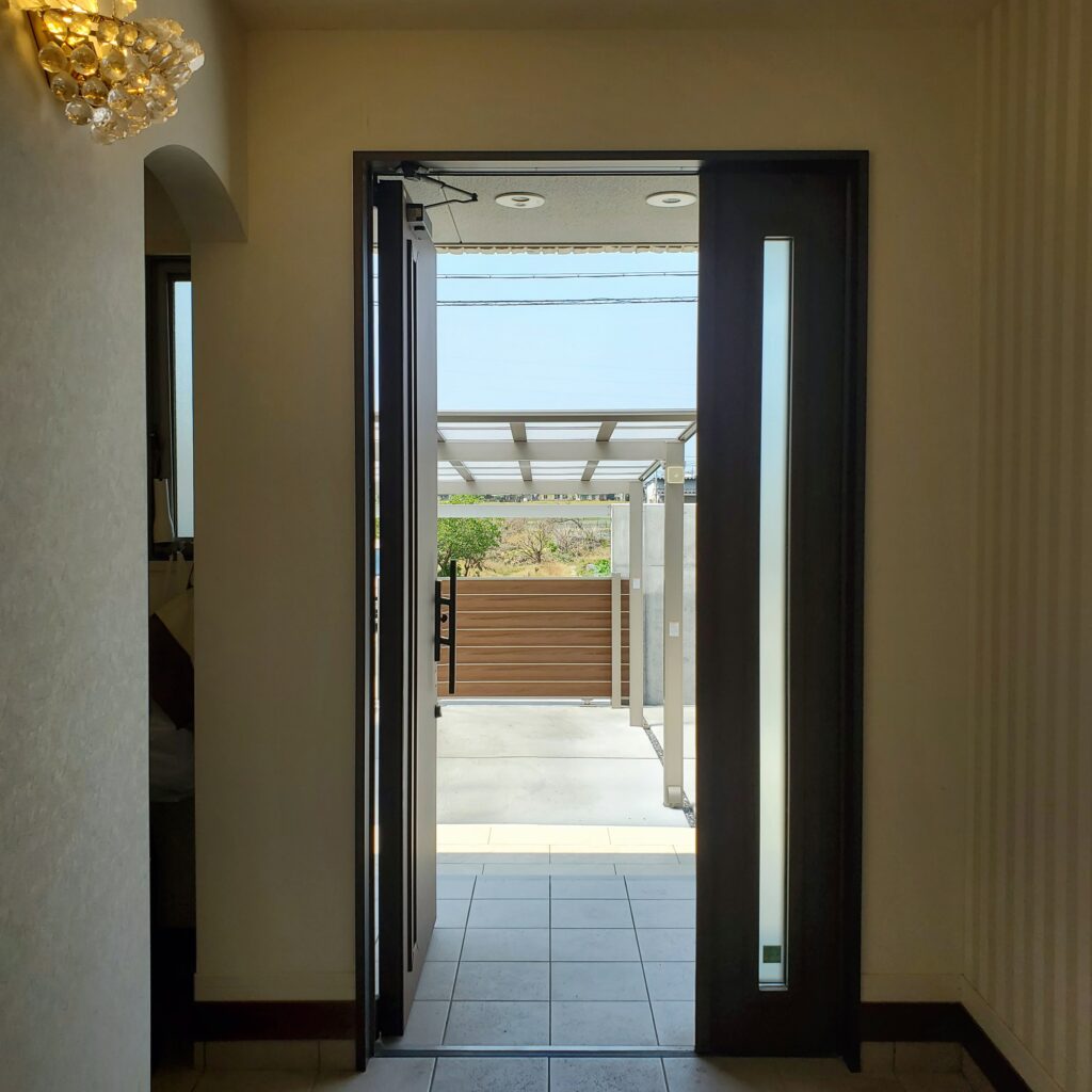 クローズ外構 RC壁　打ち放しコンクリート　LIXIL　YKKAP