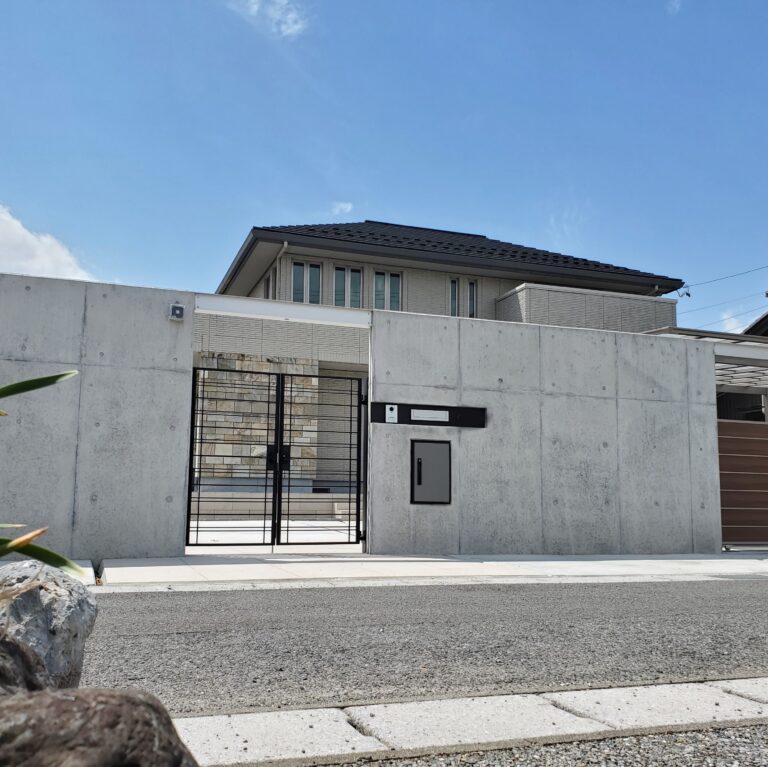 クローズ外構 RC壁　打ち放しコンクリート　LIXIL　YKKAP　