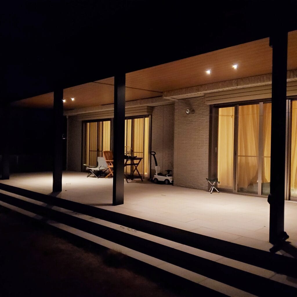 クローズ外構 RC壁　打ち放しコンクリート　LIXIL　YKKAP