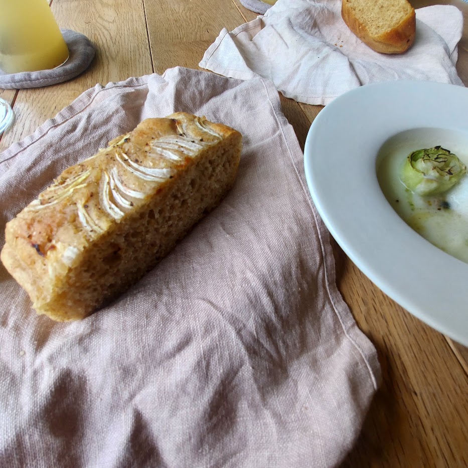 愛知県幸田町　monologue　玉ねぎのフォカッチャ