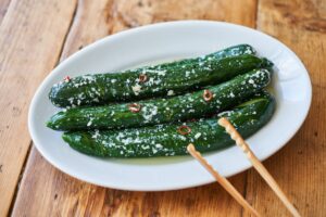 榎本美沙さん　きゅうりの塩麹一本漬け