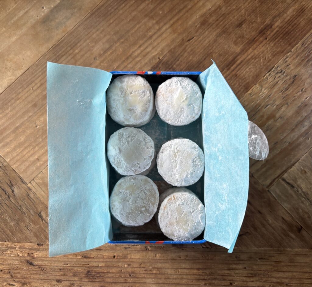 太陽ノ塔 洋菓子店 マイドオオキニ缶（関西万博缶）のクッキー