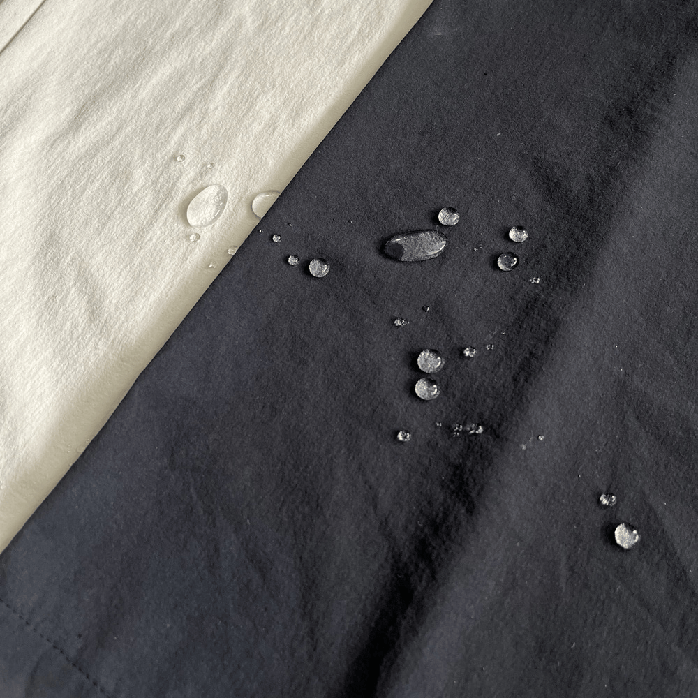 JOURNAL STANDARD「ナイロンストレッチワイドパンツ」撥水加工イメージ