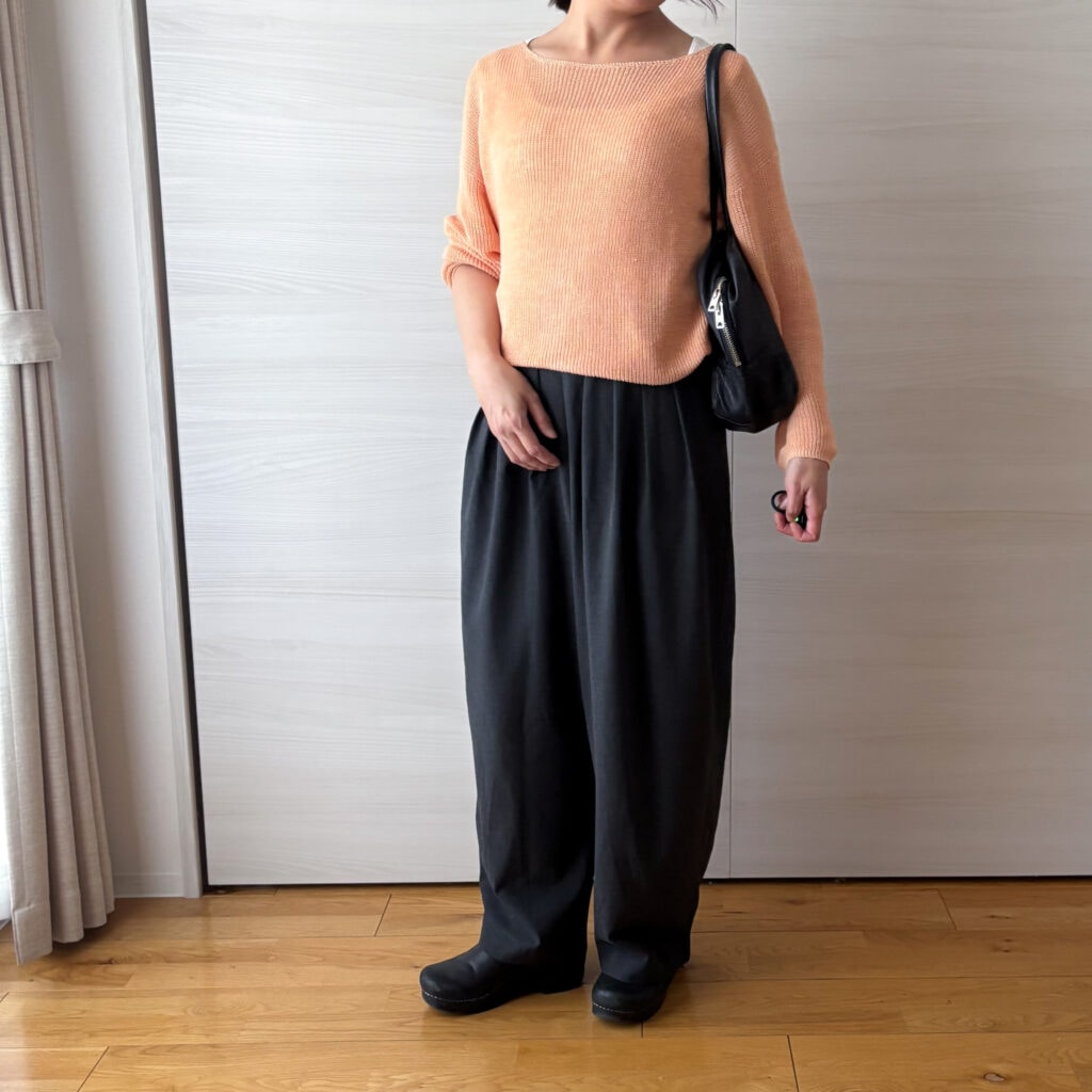 for／c（フォーシー）「タックデザインパンツ」コーデ例