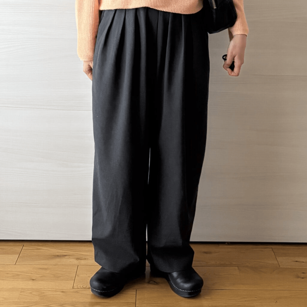 for／c（フォーシー）「タックデザインパンツ」着用イメージ